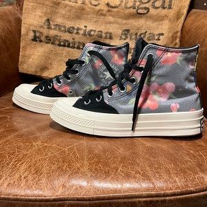 Size 7 Converse high tops
